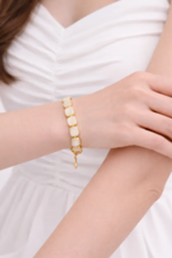 Elegant_Gold_Link_Bracelet_With_Mother_Of_Pearl_Inlays