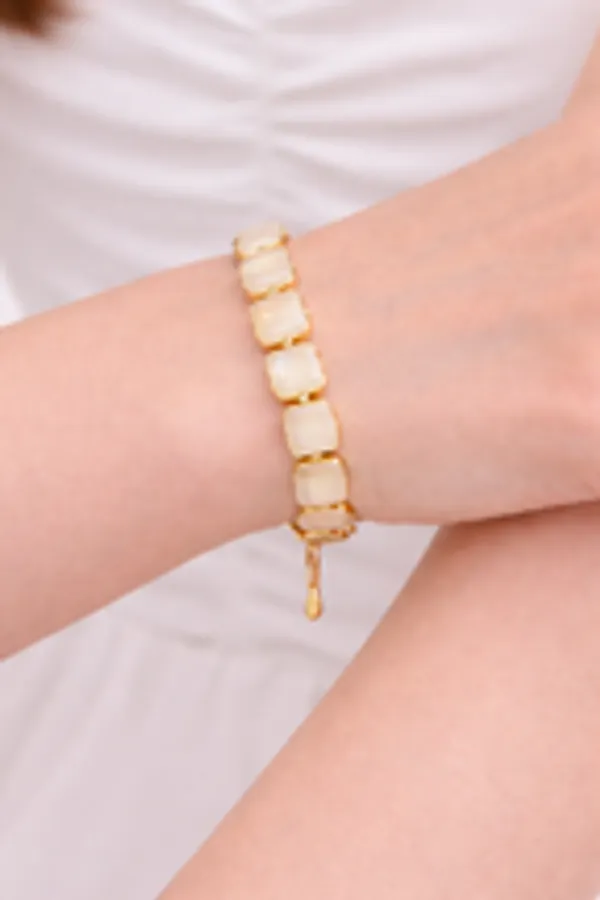 Elegant_Gold_Link_Bracelet_With_Mother_Of_Pearl_Inlays