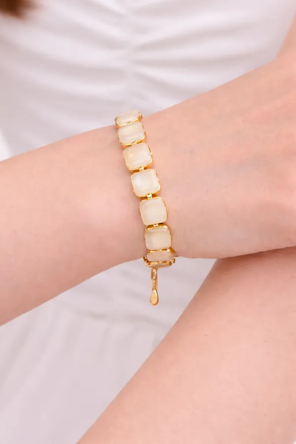 Elegant_Gold_Link_Bracelet_With_Mother_Of_Pearl_Inlays