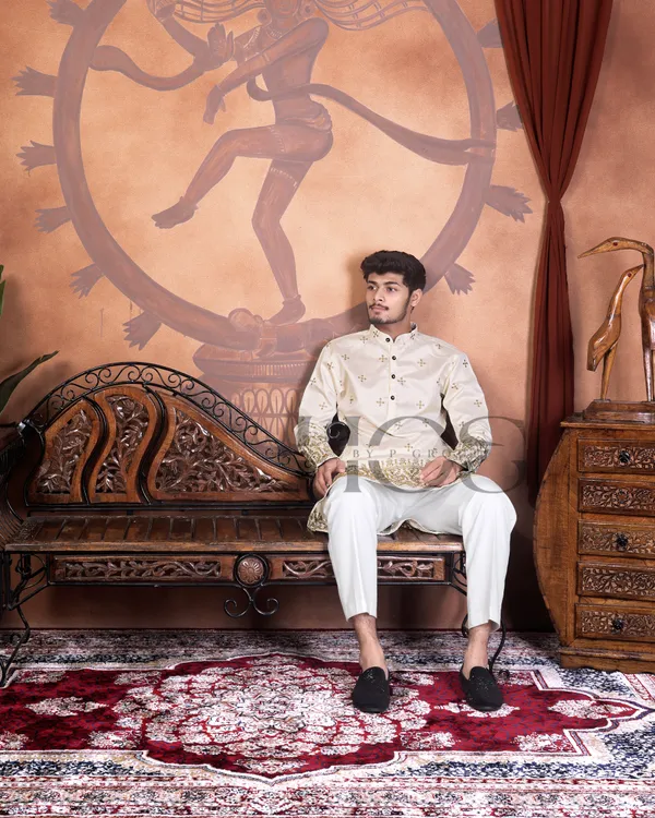 Ivory_Crest_Zari_Embroidered_Heirloom_Kurta