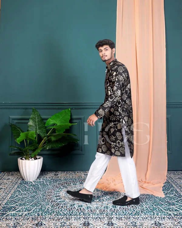 Midnight_Heirloom_Embroidered_Kurta