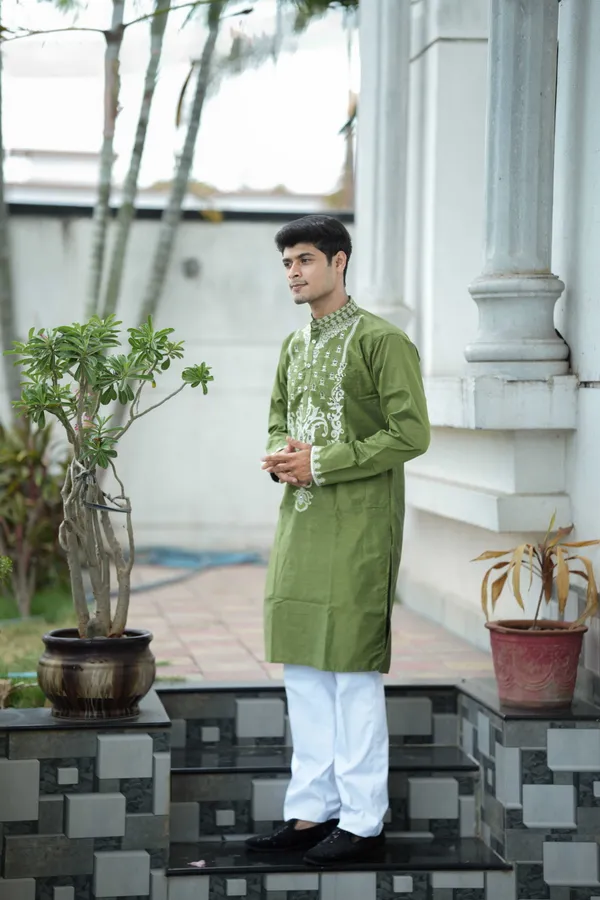 Arjun_Mehndi_Mirror_Designer_Kurta_Mehendi