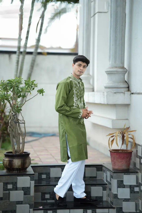 Arjun_Mehndi_Mirror_Designer_Kurta_Mehendi