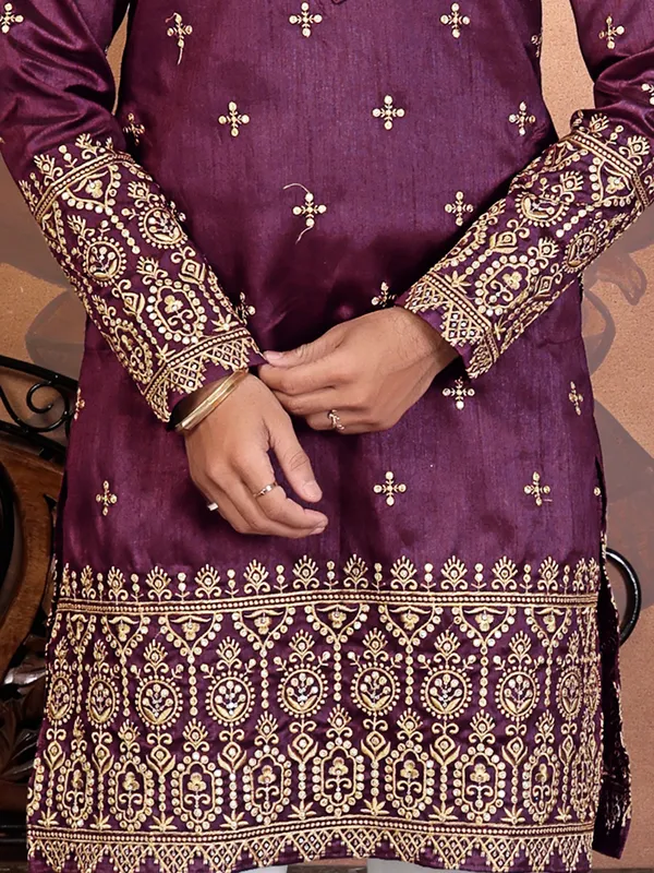 Royal_Dusk_Zari_Embroidered_Heirloom_Kurta_Beige