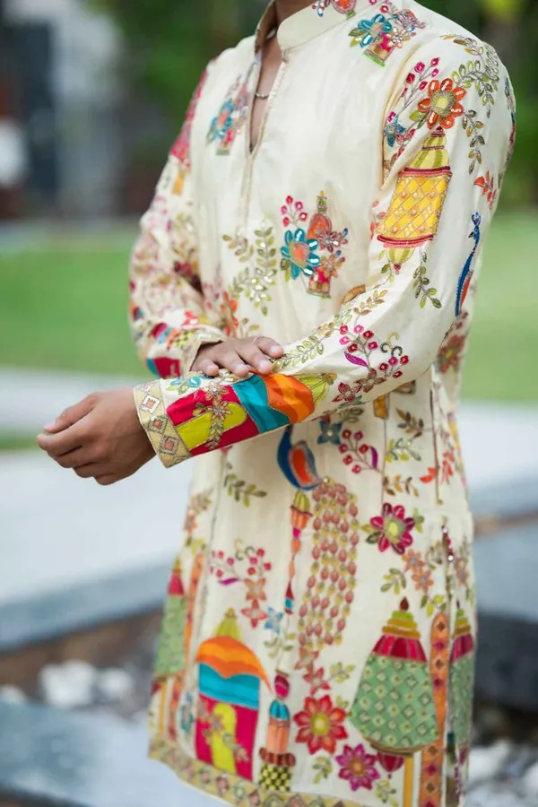 Morr_Vijay_Position_Embrodery_Short_V_Neck_Kurta_Purple