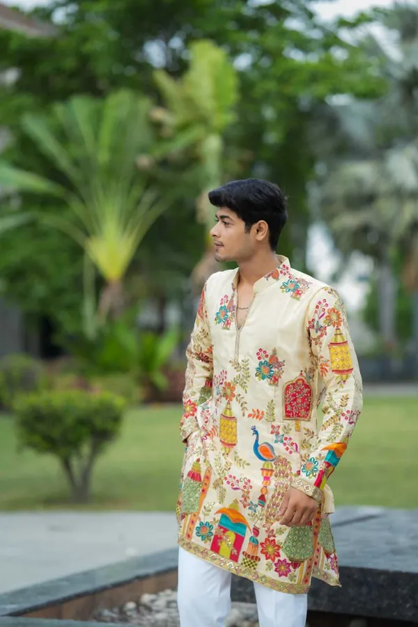 Morr_Vijay_Position_Embrodery_Short_V_Neck_Kurta_Purple