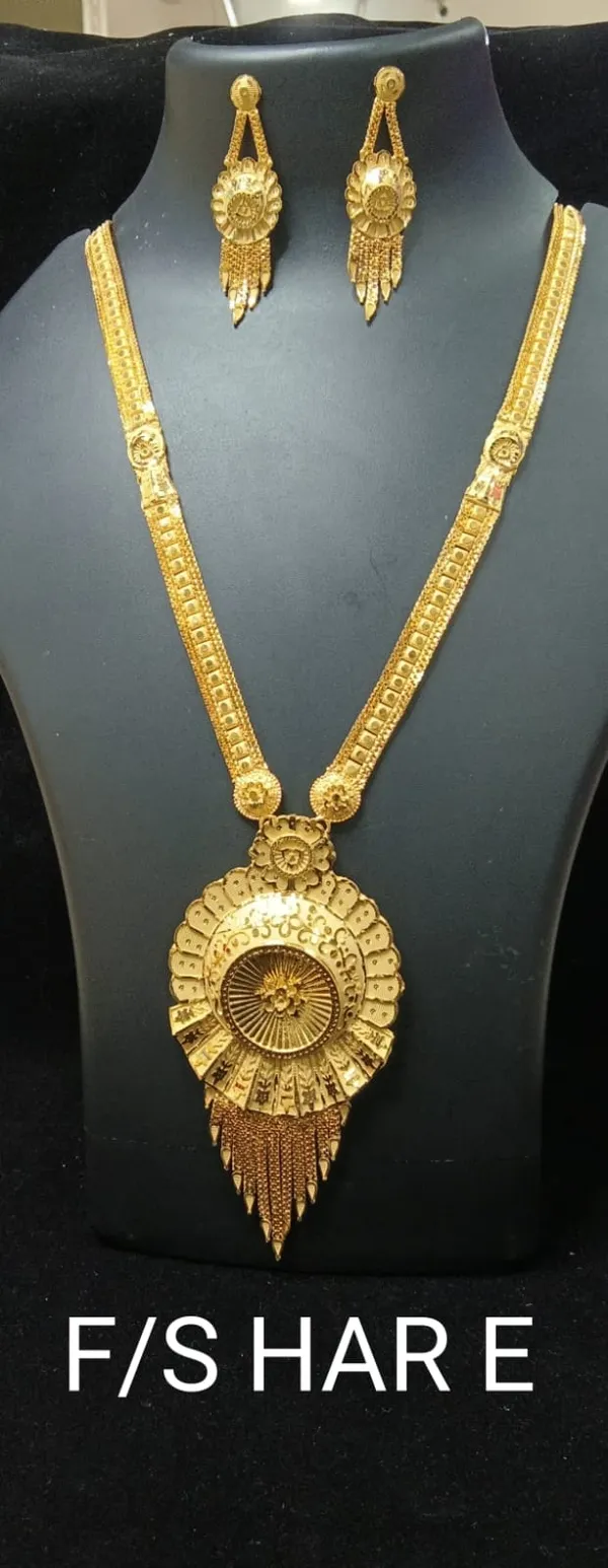 Gold_Micro_Gold_Floral_Pendant_Necklace_And_Earrings_Set_For_Women