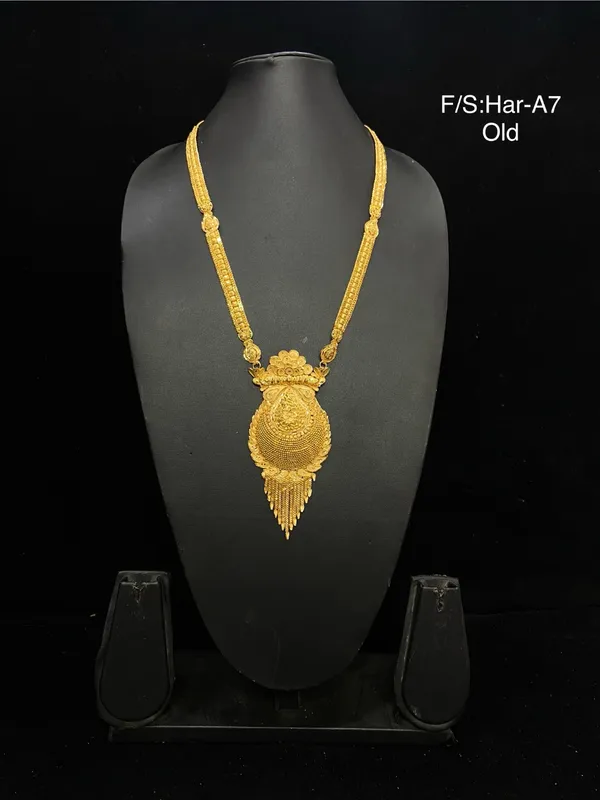Gold_Micro_Gold_Ornate_Pendant_Necklace_For_Women