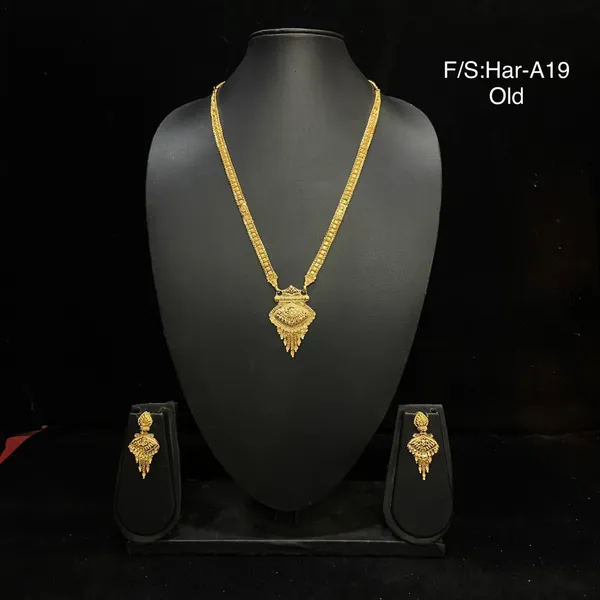 Gold_Micro_Gold_Pendant_Necklace_Set_With_Earrings_For_Women