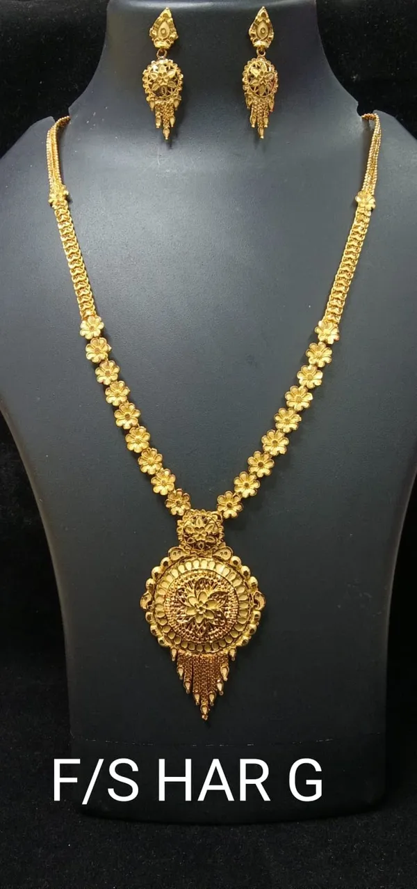 Gold_Micro_Gold_Floral_Pendant_Necklace_Set_For_Women