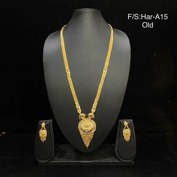 Gold_Micro_Gold_Ornate_Traditional_Necklace_Set_For_Women