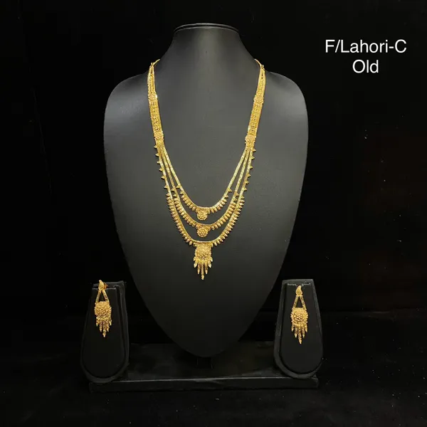 Gold_Micro_Gold_Layered_Necklace_And_Earrings_Set_For_Women