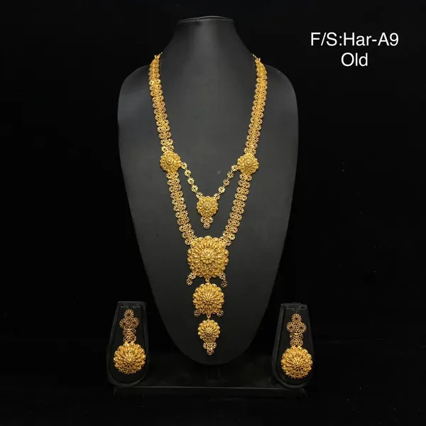 Gold_Micro_Gold_Traditional_Layered_Necklace_Set_For_Women