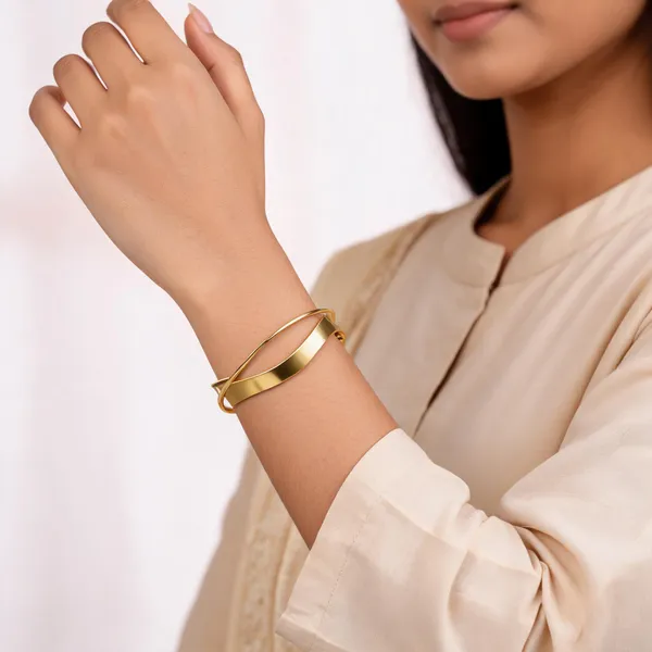 Gold_Tone_Crossover_Arm_Cuff_for_Women