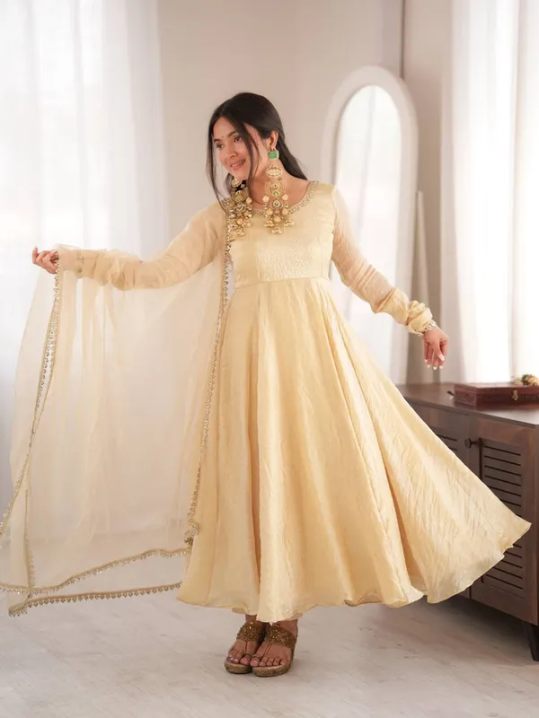 Cream_Georgette_Flared_Anarkali_Suit_For_Women
