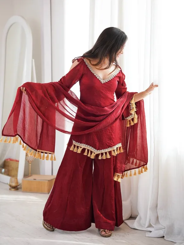 Maroon_Georgette_Straight_Kurta_Set_With_Dupatta_For_Women