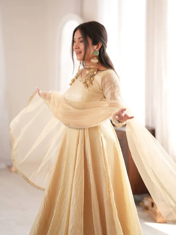 Cream_Georgette_Flared_Anarkali_Suit_For_Women