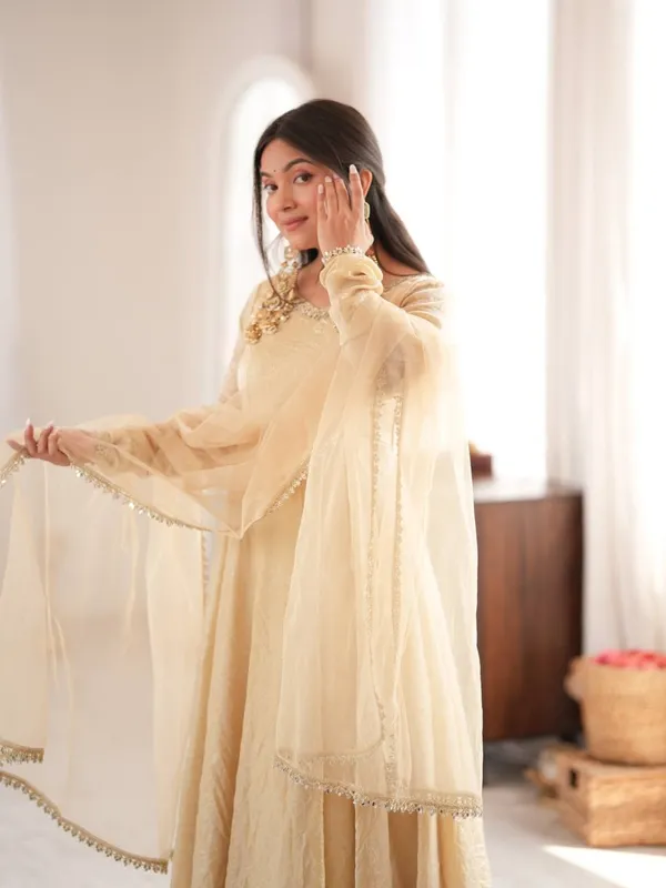 Cream_Georgette_Flared_Anarkali_Suit_For_Women