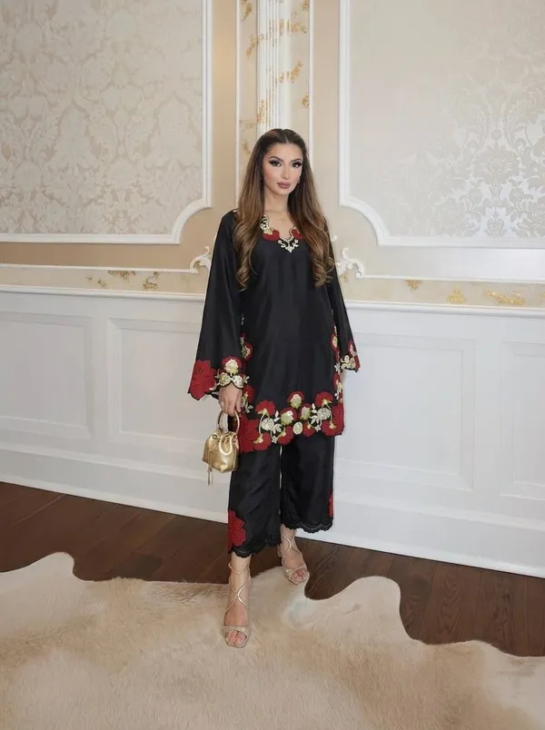Black_Georgette_Embroidered_Straight_Kurta_Set_For_Women