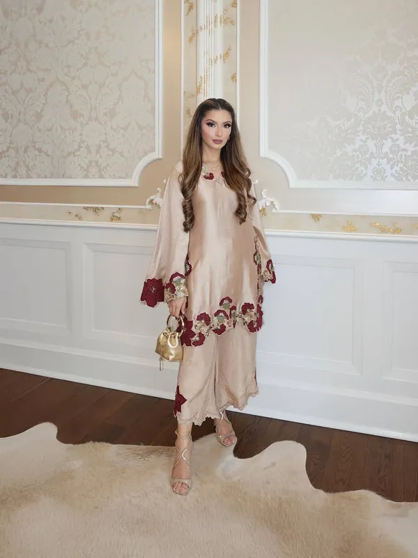 Beige_Georgette_Embroidered_Relaxed_Fit_Kurta_Set_For_Women