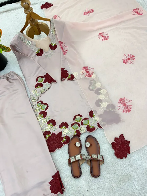 Beige_Georgette_Embroidered_Relaxed_Fit_Kurta_Set_For_Women