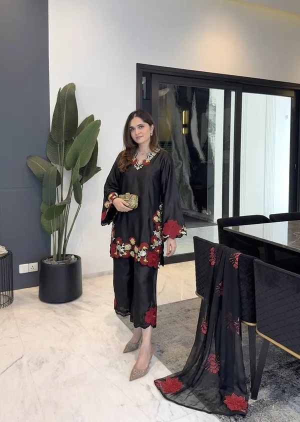 Black_Georgette_Embroidered_Straight_Kurta_Set_For_Women