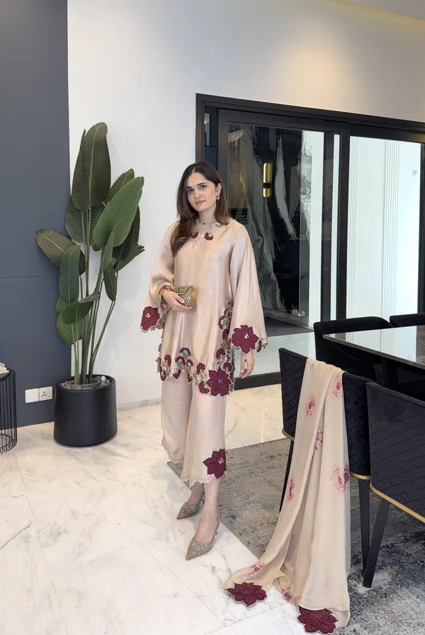 Beige_Georgette_Embroidered_Relaxed_Fit_Kurta_Set_For_Women