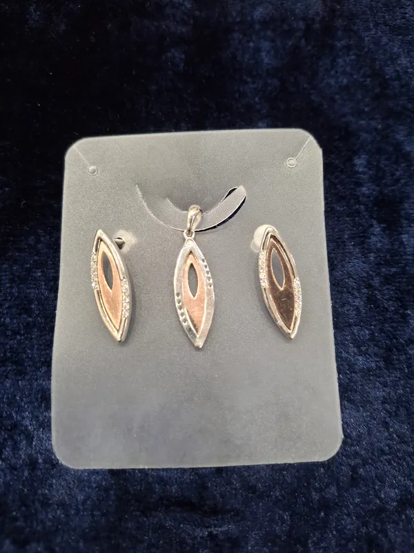 Rose_Gold_Leaf_Shaped_Pendant_Set