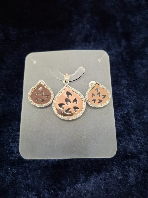 Silver_925_Floral_Geometric_Motif_Pendant_Set_For_Women