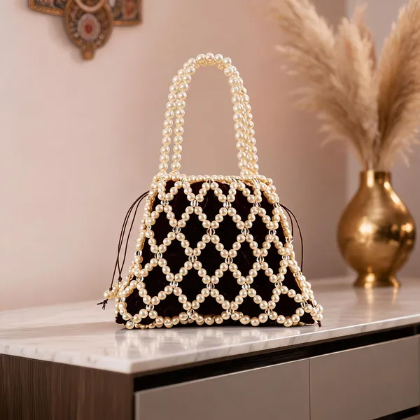 Black_&_Golden_Acrylic_Bucket_Handbag_For_Women