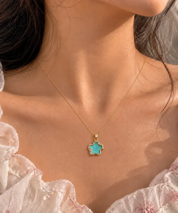 Elegant_Blue_Flower_Pendant_Gold_Chain_Necklace_for_Women_&_Girls_|_Trendy_Fashion_Jewelry