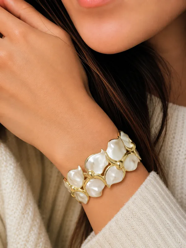 Pearl_Bloom_Floral_Statement_Kadaa