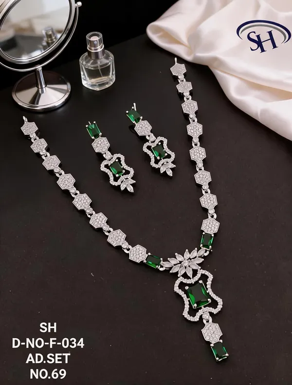 Silver_&_Green_Brass_And_Alloy_Necklace_Set_For_Women
