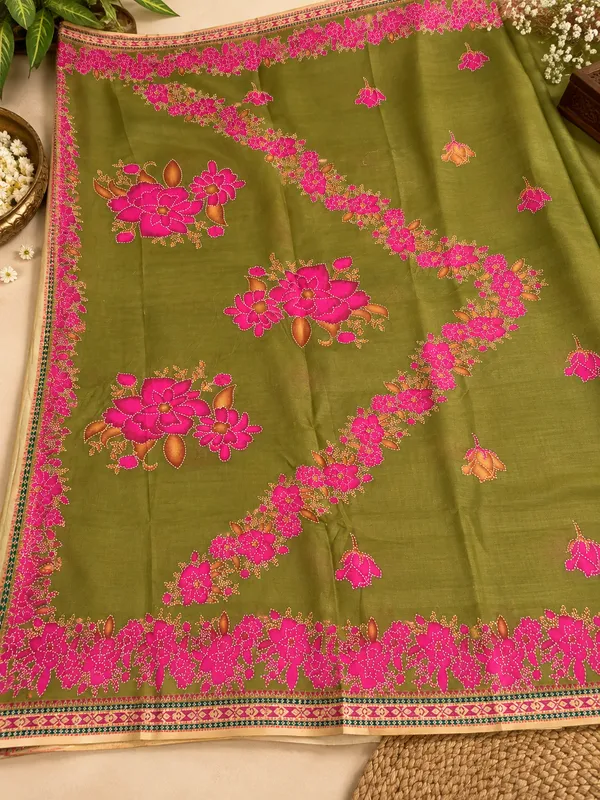 Gulnaar_Olive_Royale_–_Floral_Printed_Saree