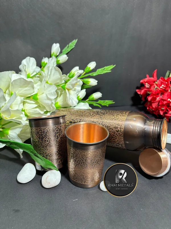 Copper_antique_bottle_with_glass_gift_set