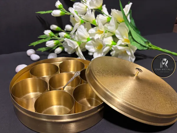 Brass_Floral_Engraved_Masala_Box_With_Compartments