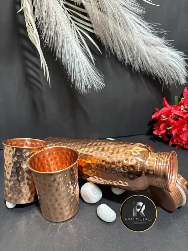 Copper_Hammered_Finish_Bottle_With_Two_Glasses_Set_Gift_pack