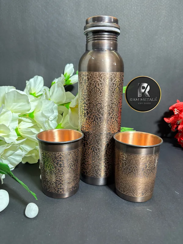 Copper_antique_bottle_with_glass_gift_set