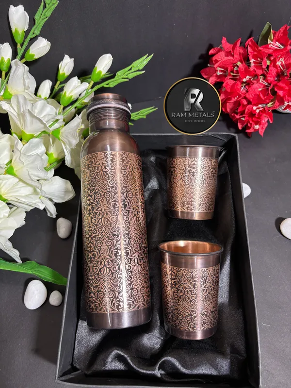 Copper_antique_bottle_with_glass_gift_set