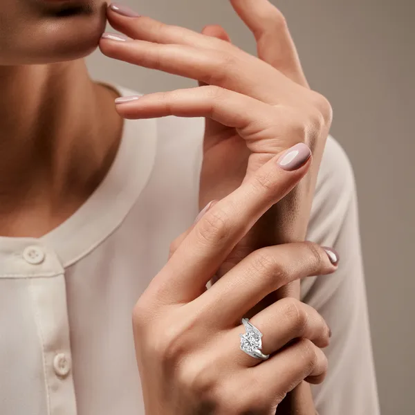 THE_SOLITAIRE_CROWN_RING