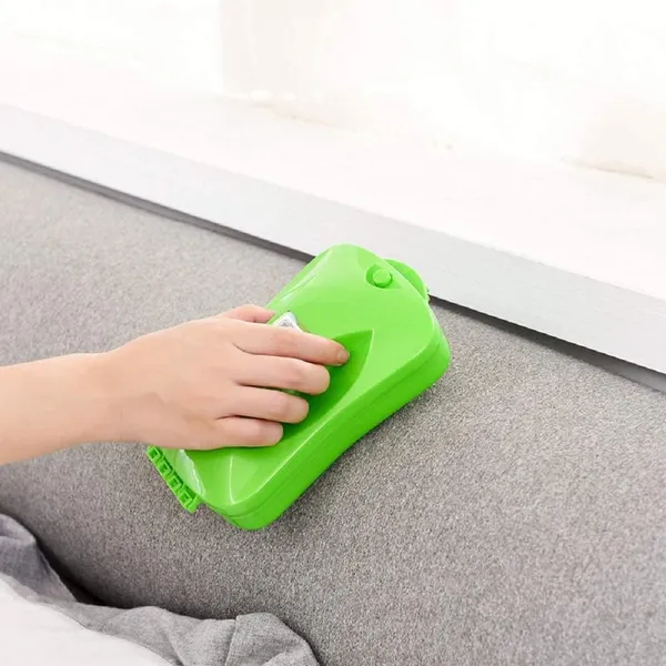 Plastic_3-Roller_Handheld_Carpet_Crumb_Cleaning_Brush