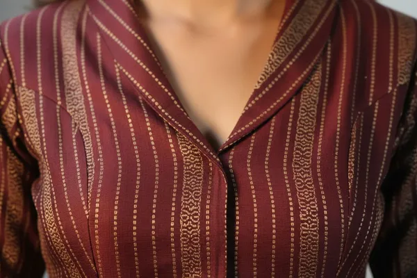 Maroon_Cotton_Self_Design_Woven_Stretchable_Saree_Blouse_For_Women