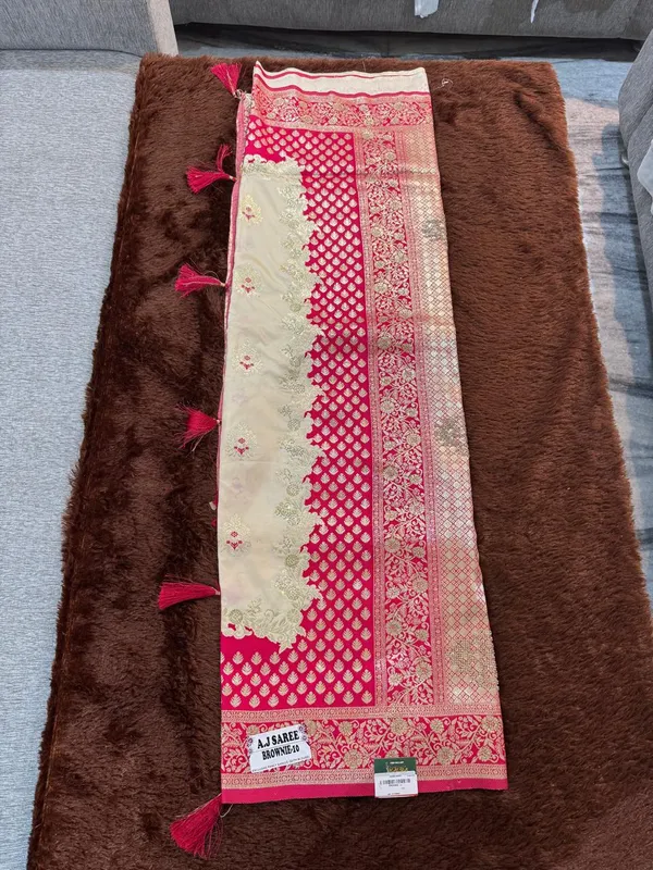 Pink_Brocade_Embellished_Saree_for_Women
