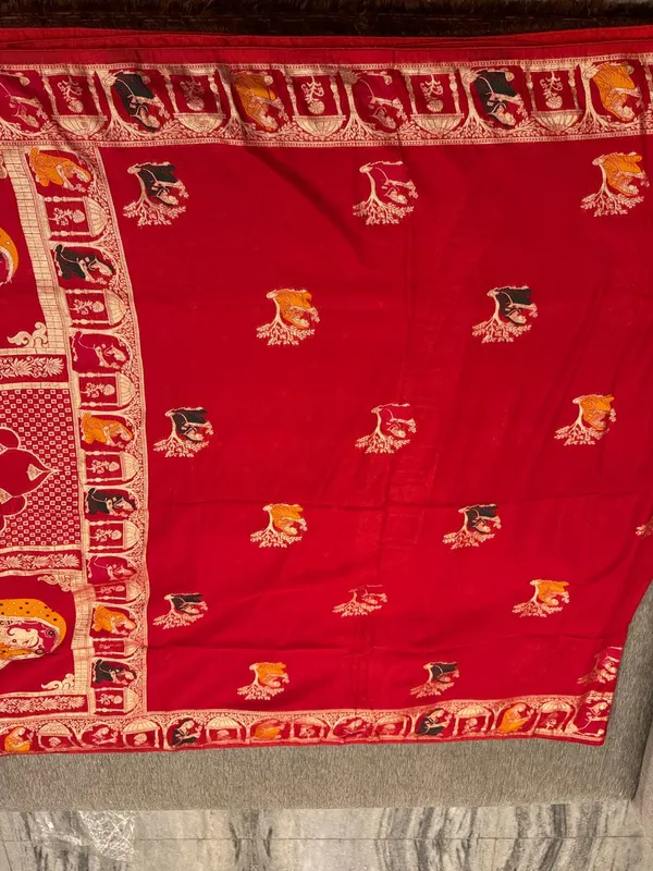 Red_Traditional_Print_Saree_for_Women