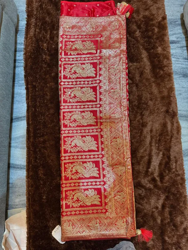 Red_Brocade_Traditional_Saree_for_Women