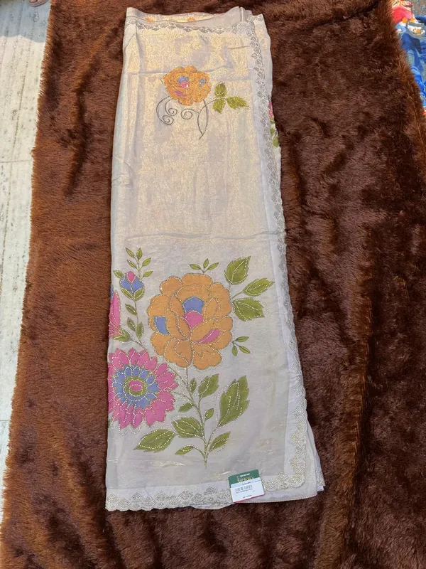 White_Floral_Embroidered_Saree_for_Women