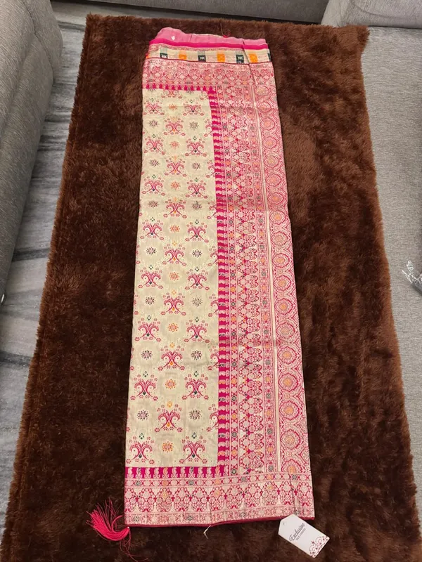 Beige_Pink_Printed_Saree_For_Women