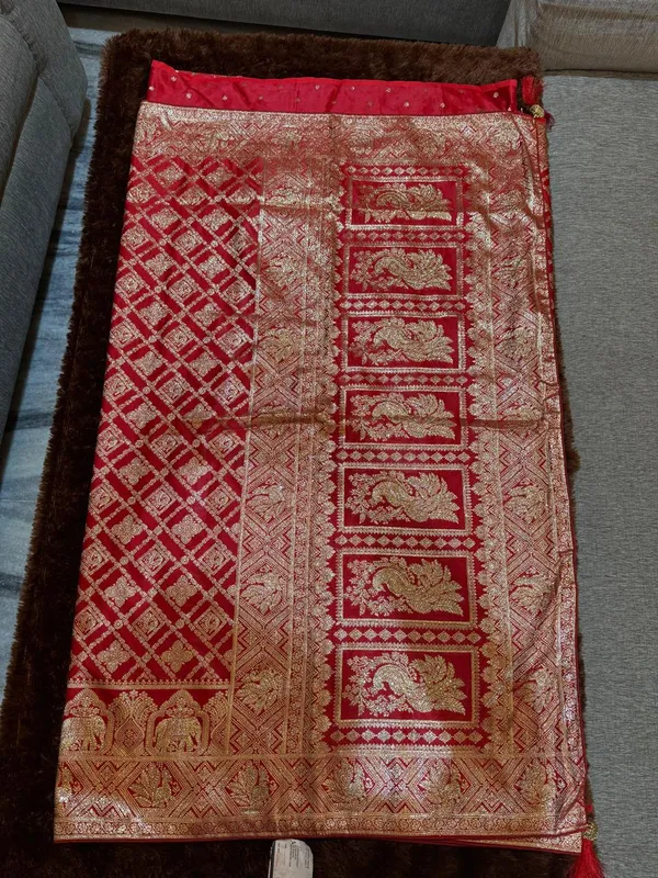 Red_Brocade_Traditional_Saree_for_Women