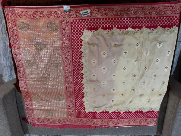 Pink_Brocade_Embellished_Saree_for_Women