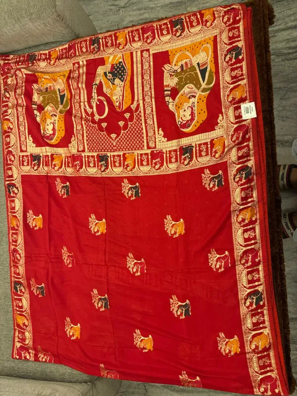 Red_Traditional_Print_Saree_for_Women